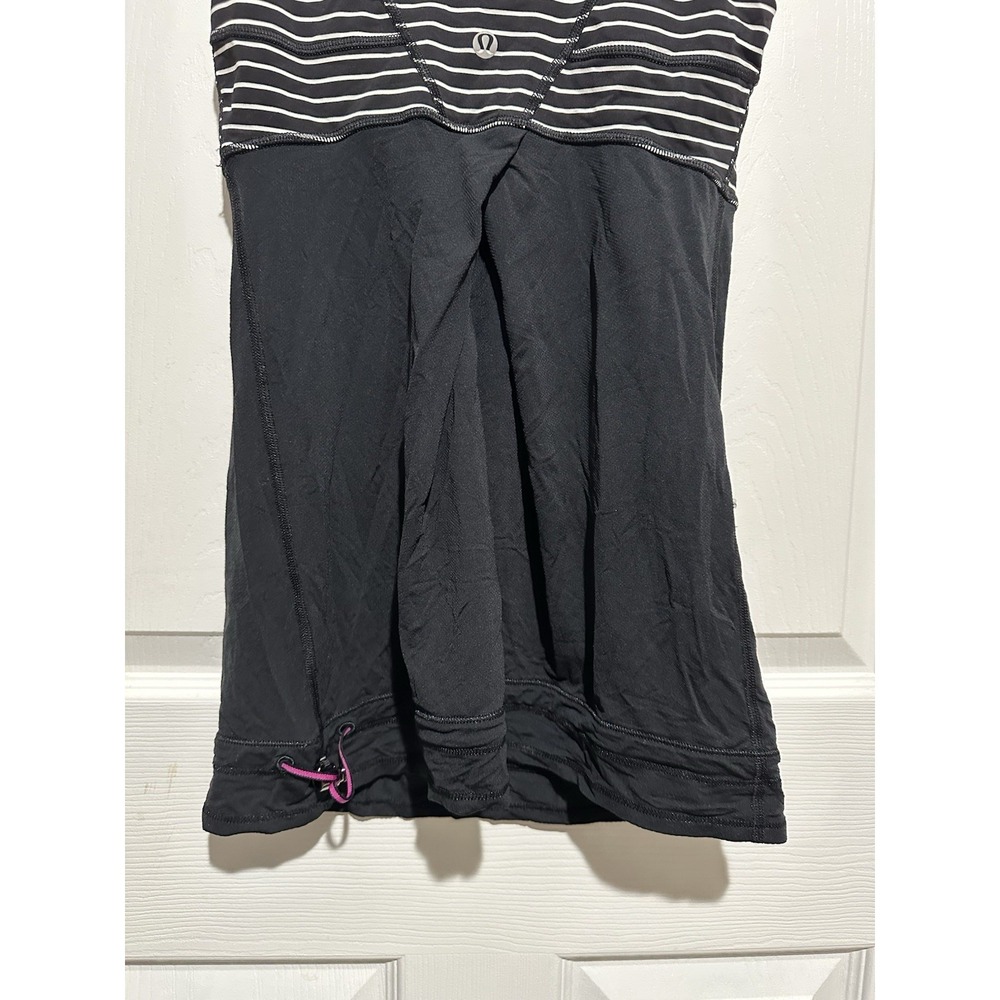 Lululemon Aria II Tank Top Size 4 Black White Parallel Stripe Yoga Built In Bra - Picture 6 of 7